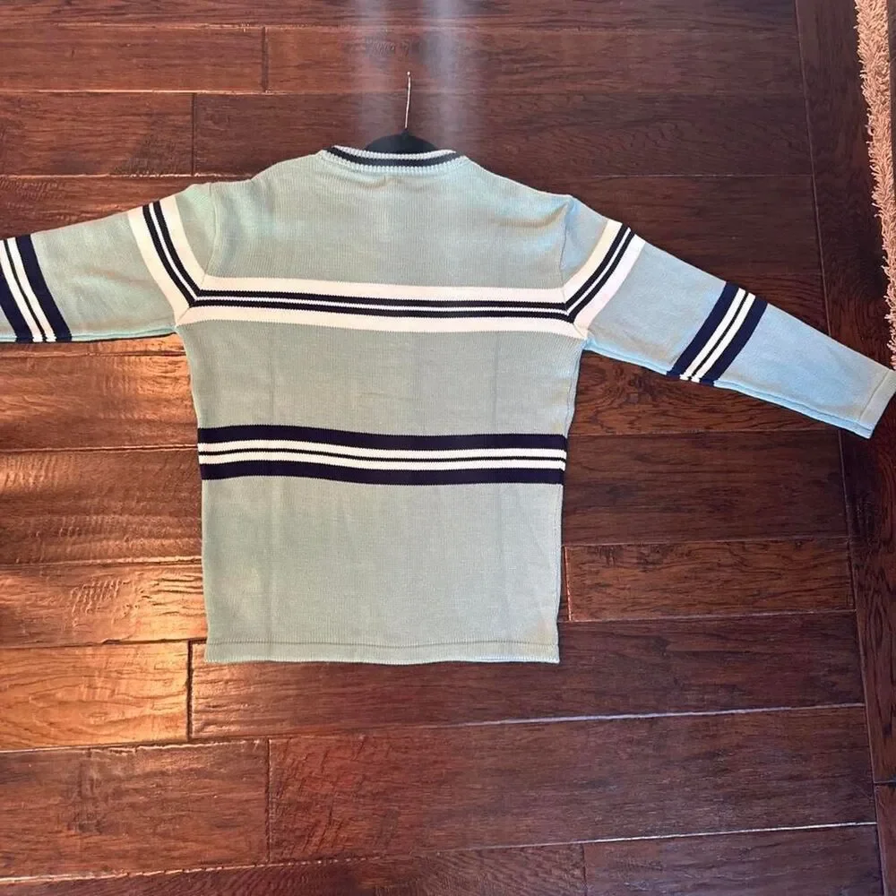 BDG Men's sweater size Medium- NWT